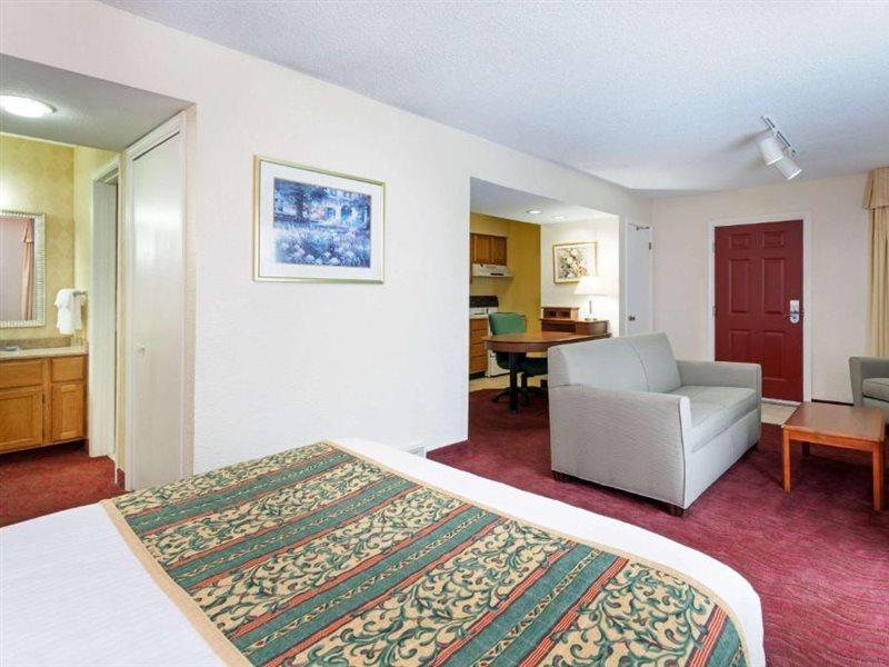 Hawthorn Suites By Wyndham Dearborn/Detroit מראה חיצוני תמונה