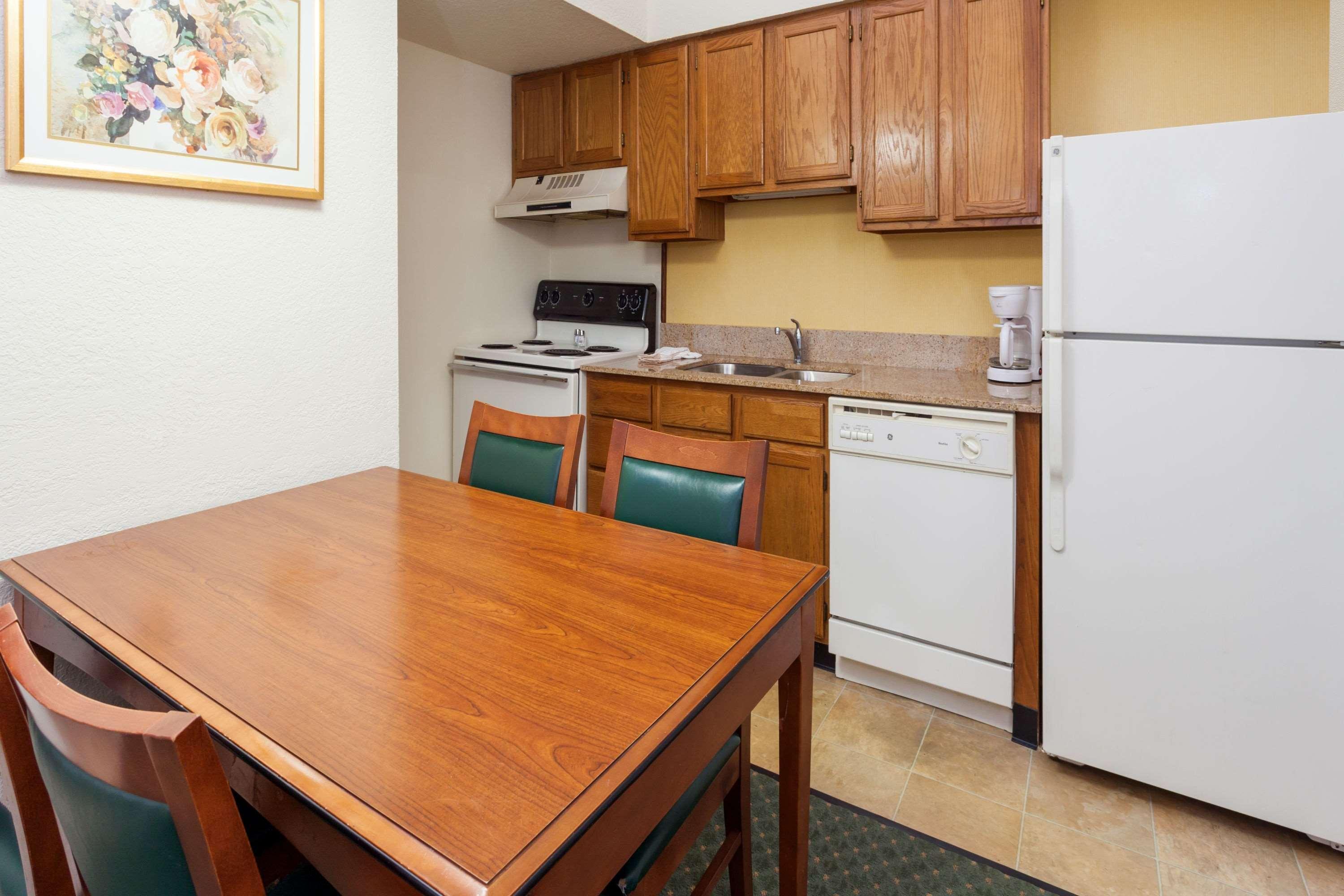 Hawthorn Suites By Wyndham Dearborn/Detroit מראה חיצוני תמונה